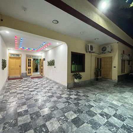 Отель Royal Executive Residency Исламабад Экстерьер фото
