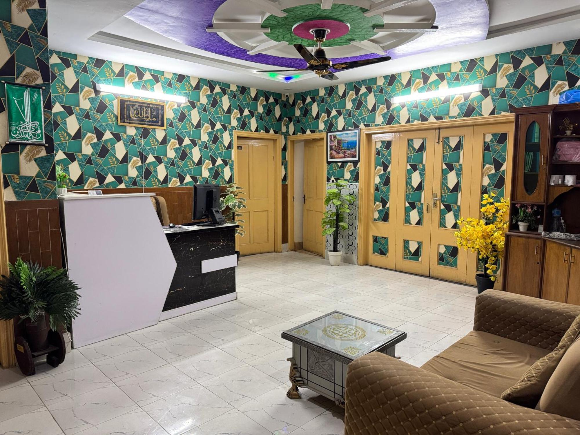Отель Royal Executive Residency Исламабад Экстерьер фото