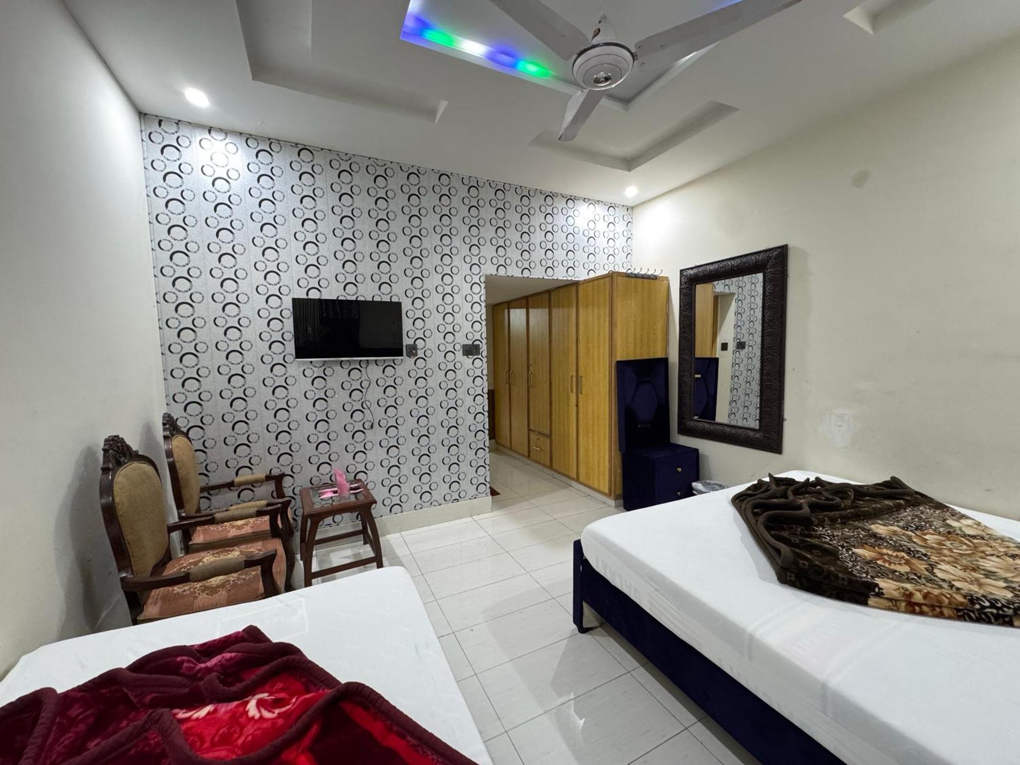 Отель Royal Executive Residency Исламабад Экстерьер фото